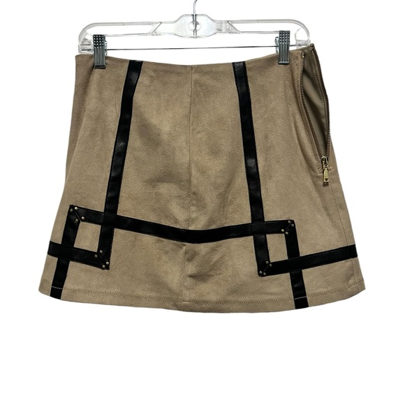 Guess Tan A-line Mini Skirt. Faux Tan Sueadewith Faux Black leather accent - Picture 4 of 9